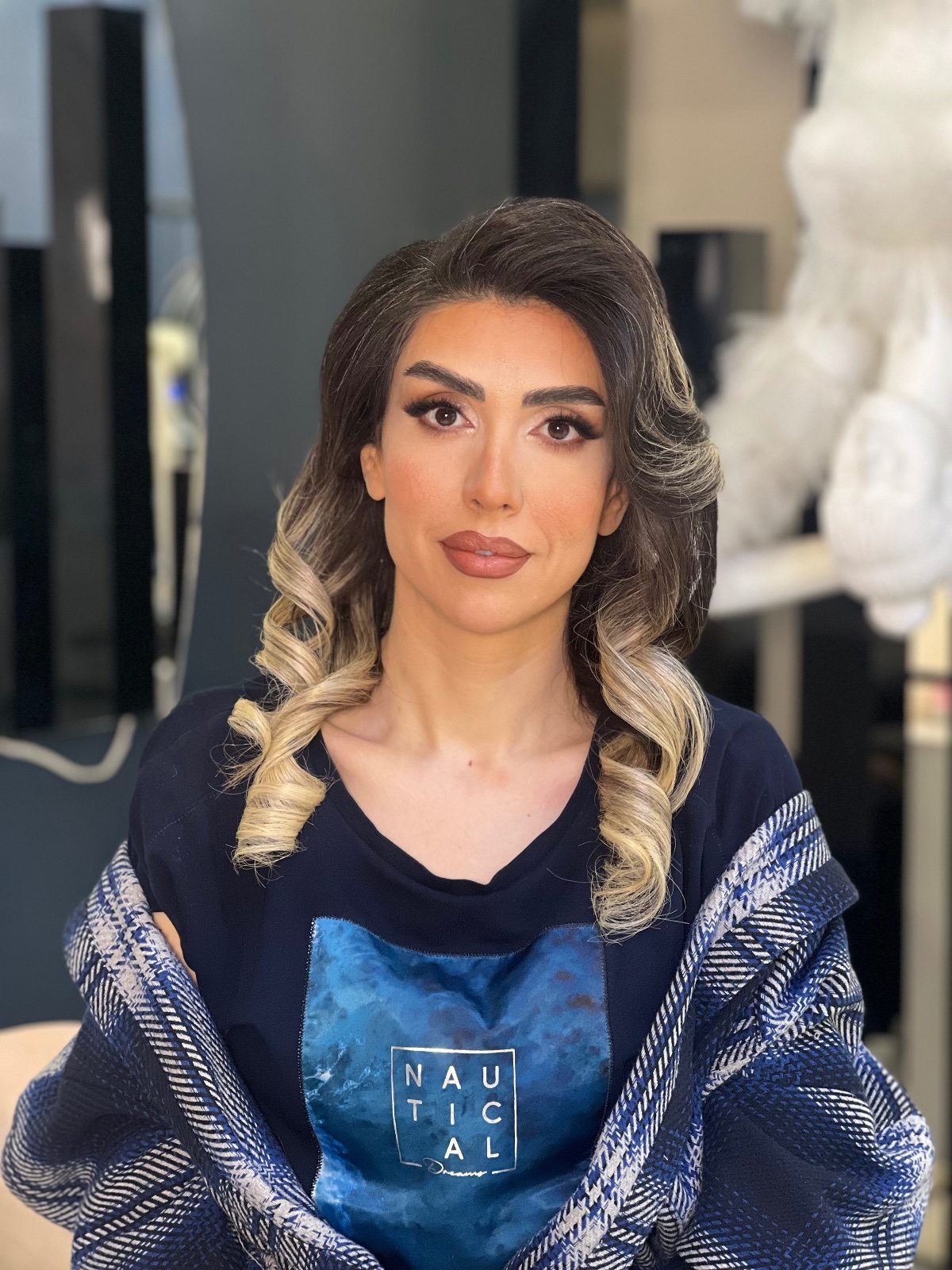 هر میکاپ با توجه به جام چهره شما و‌سلیقه شما انجام میشود — کارِ هنگامه در سالن زیبایی نیل تهرانپارس