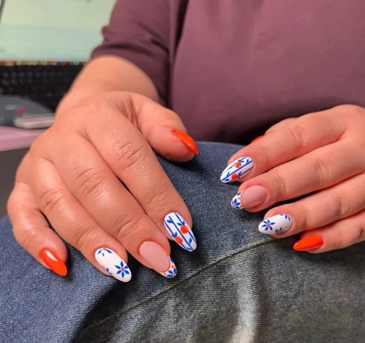 ترکیب لاک ژل  ابی و نارنجی و طراحی باقلم 💙 🍊 — کارِ فهیمه در سالن زیبایی نیل تهرانپارس