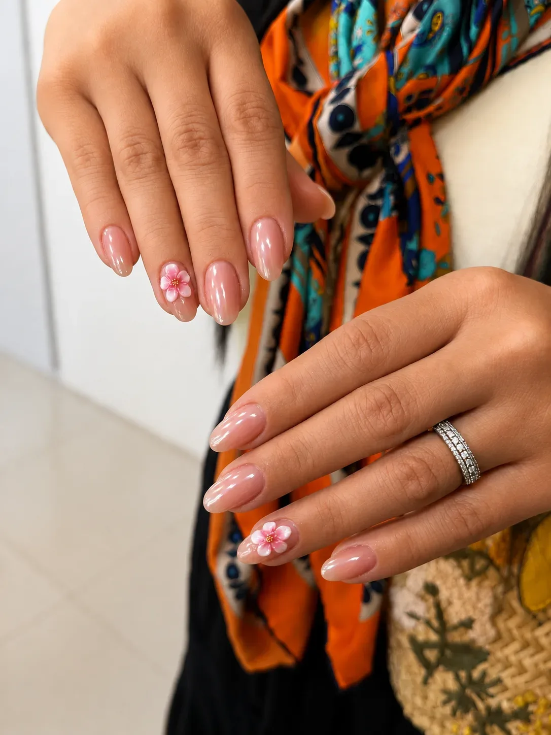 طراحی ناخن گل برجسته🌸 — کارِ آیلا در سالن زیبایی نیل تهرانپارس